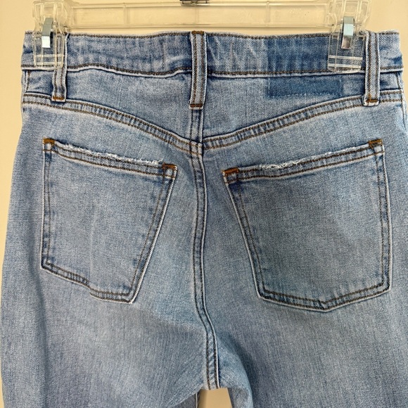 ABERCROMBIE Mom High Rise Curve Love Jeans Distressed Light Wash 2 SHORT - Picture 6 of 8